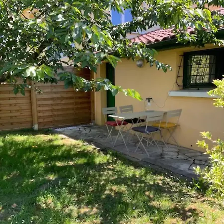 Maisonnette 2 A 4 Pers- Jardin Privatif Cloture- Calme- Stationnement Gratuit- Pau Ouest Apartment