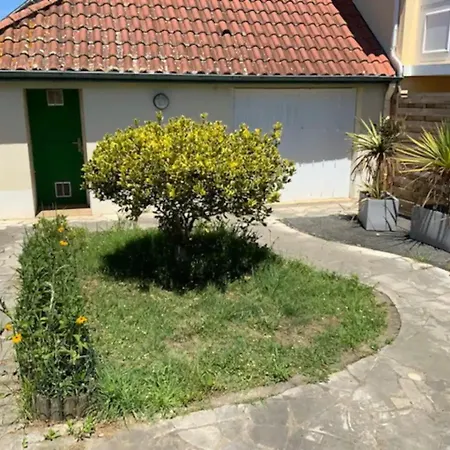 Apartment Maisonnette 2 A 4 Pers- Jardin Privatif Cloture- Calme- Stationnement Gratuit- Pau Ouest